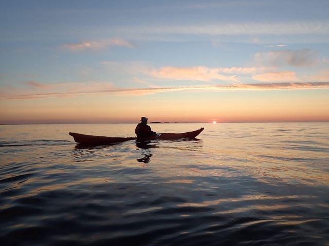 Kajakk i solnedgang
